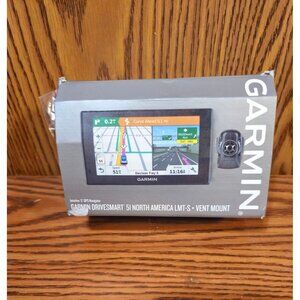 Garmin DriveSmart 51 GPS Navigator With Vent Mount